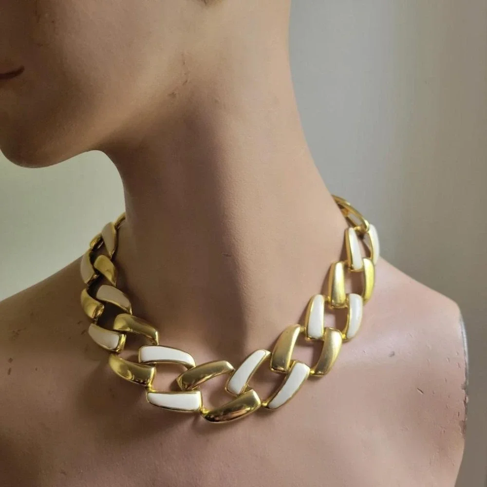 Vintage Gold White Enamel Chunky Link Curb Chain Collar Necklace Preppy 80s 90s - Picture 4 of 7